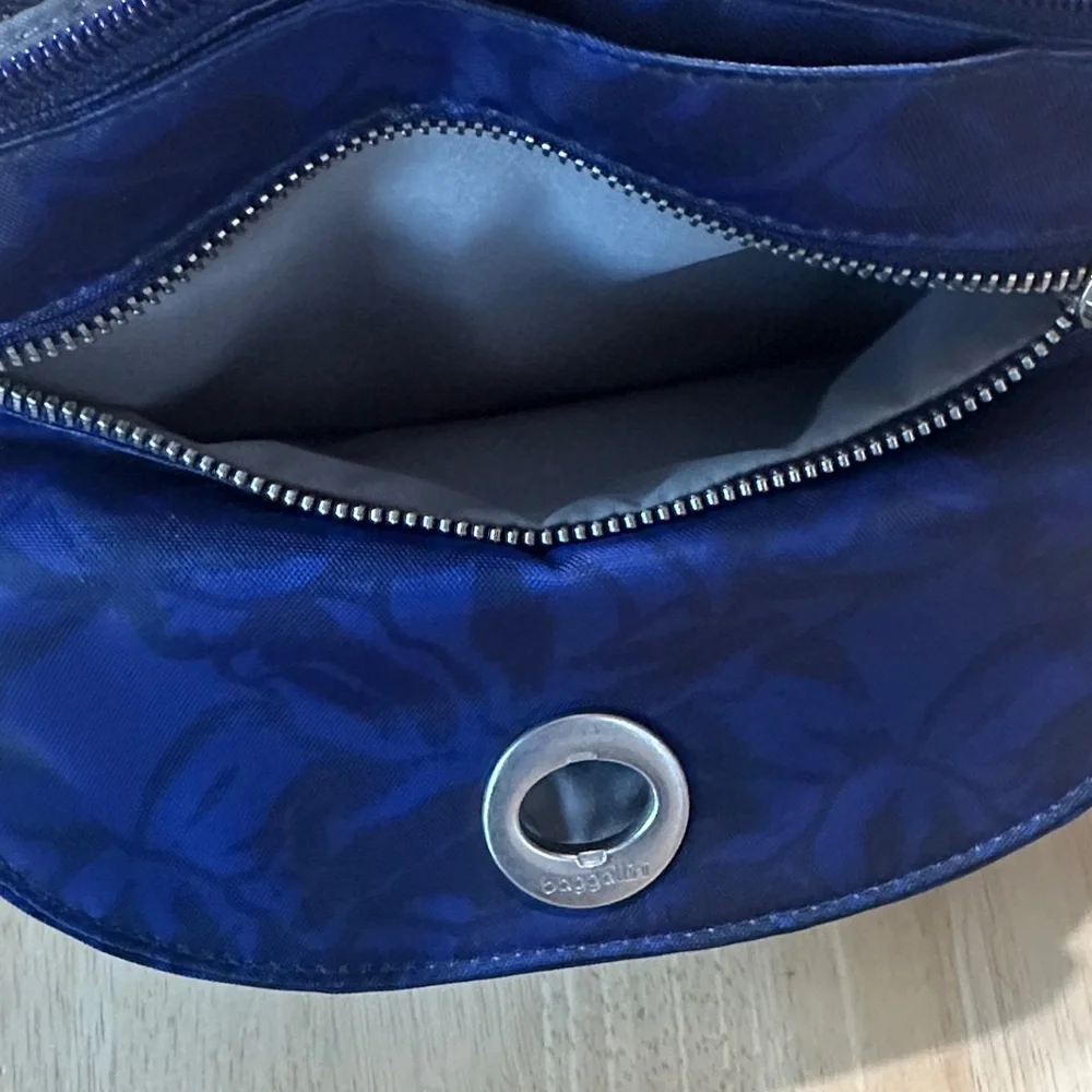 Baggallini Blue Floral Crossbody Bag - Picture 7 of 11